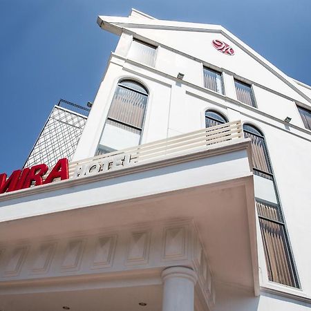 Demira Hotel Surabaya Exterior foto