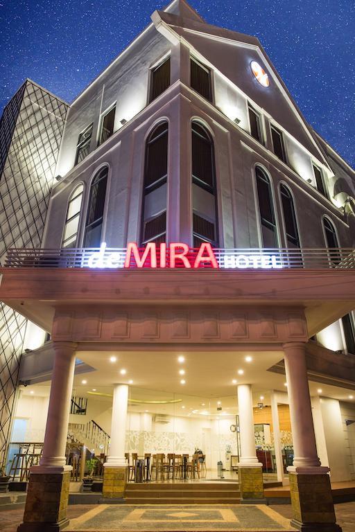 Demira Hotel Surabaya Exterior foto