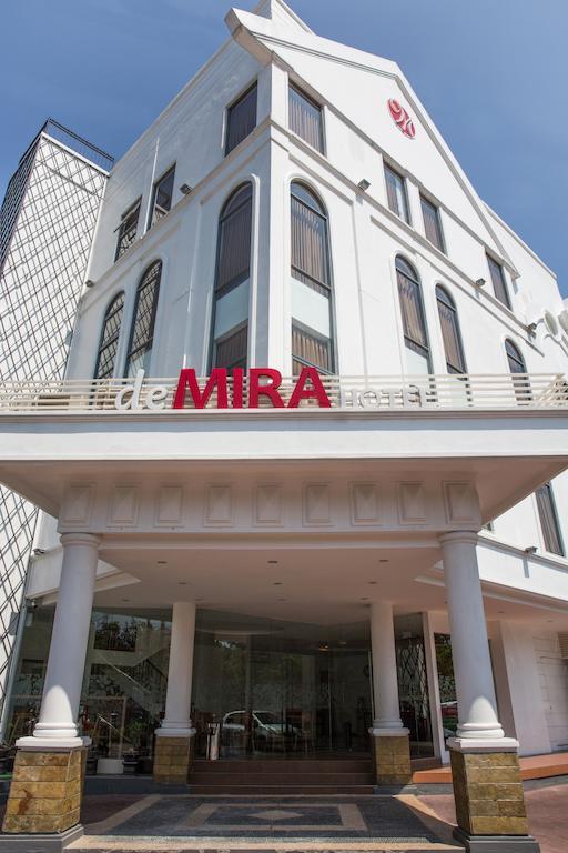 Demira Hotel Surabaya Exterior foto