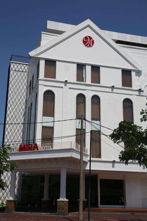 Demira Hotel Surabaya Exterior foto