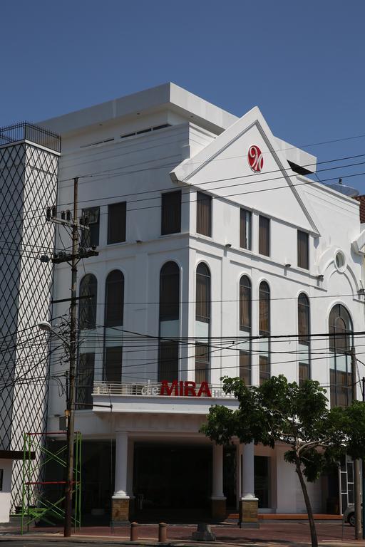 Demira Hotel Surabaya Exterior foto