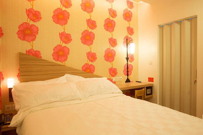 Demira Hotel Surabaya Exterior foto